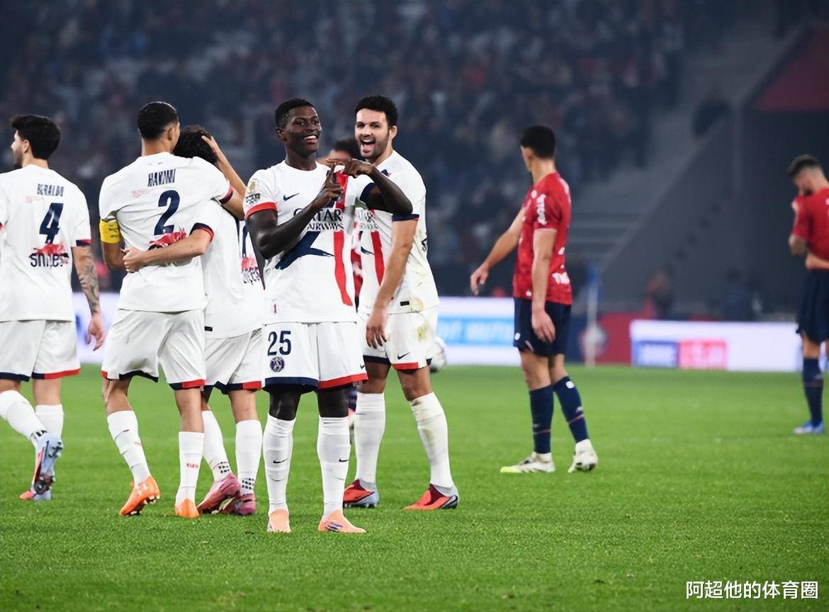 足坛悲喜夜！巴萨3球惨败，意甲前5只差3分，姆巴佩弟弟绝平大巴黎